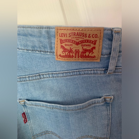 Levi's Women's 721 High Rise Distressed Skinny Ankle Jeans Azure Falls - Size 32 - Picture 8 of 16